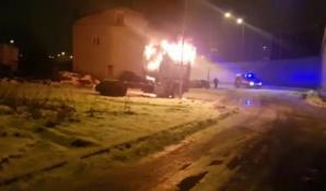 Kielce: Auto w ogniu policjanci ruszyli na ratunek