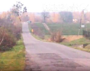 [VIDEO] To nie Halloween ale rzeczywisty, codzienny horror niepełnosprawnego chłopca. Elektryczny wózek od miesięcy ukrywany jest przed nim na plebanii, na terenie gminy Trzeszczany. Wójt Stanisław Czarnota do przebudowy łazienki chłopca nie dołożył grosza