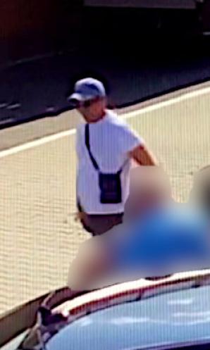 [VIDEO] Dająca do myślenia kradzież z samochodu na parkingu koło restauracji McDonalds w Aleksandrowicach. 20 000 zł nagrody za wskazanie sprawcy oferuje Biuro Rutkowski!