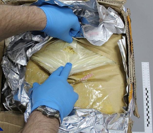 [VIDEO] Rekordowe zabezpieczenie prekursora do produkcji amfetaminy i zatrzymanie podejrzanych to wspólny sukces CBŚP i KAS