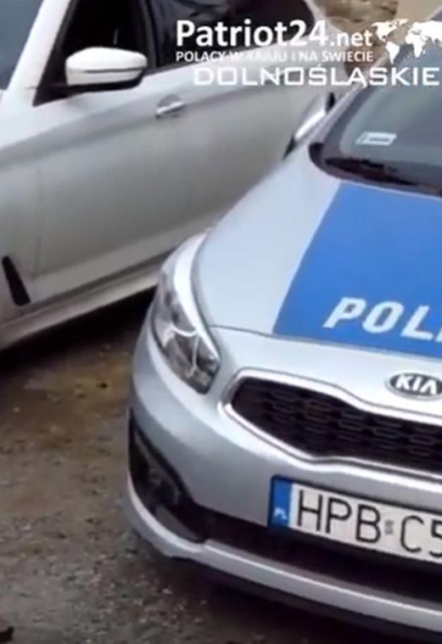 [VIDEO] Dzierżoniów: policjanci odzyskali BMW, które zostało skradzione na terenie Niemiec