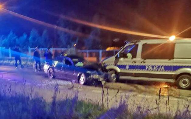 Uciekał przed policjantem, zderzył się z policjantami